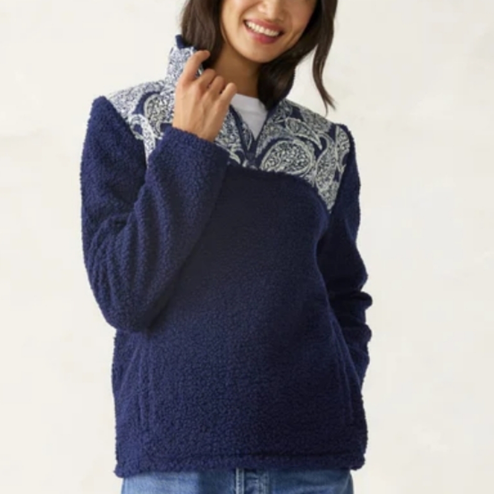 Vera Bradley Teddy Fleece Pullover Paisley Key Peacoat in Fleece Navy White L